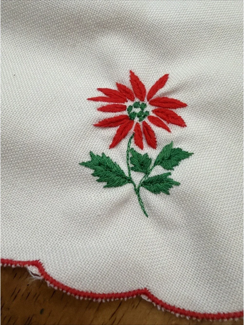 VTG Christmas Cloth Placemats Red Poinsettia Embroidered Retro Kitchen Set 6